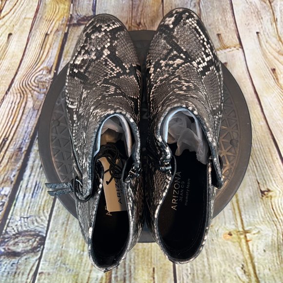 Arizona Women's Western Gray Snake Print Side Zip Ankle Boots Booties Size 7 - Picture 4 of 8